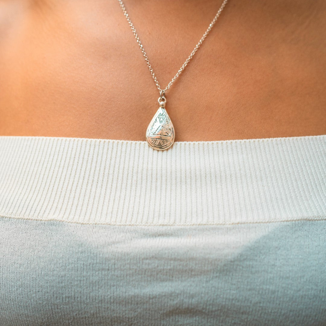 Ziri Pendant Necklace