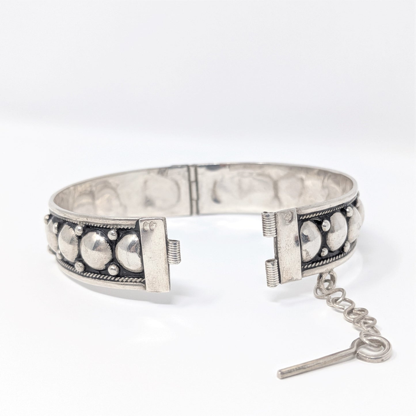 Silver Aderfi Hingled Bangle